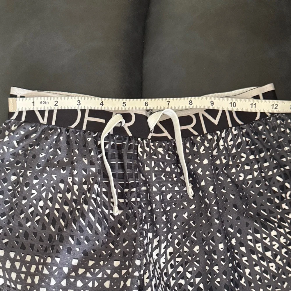 Under Armour Girls Geometric Black, Gray and White Shorts Size Youth Large